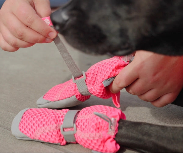 Canada Pooch Hot Pavement Dog Boots - Protects Your Dog's Paws from Hot Pavements (four boots)